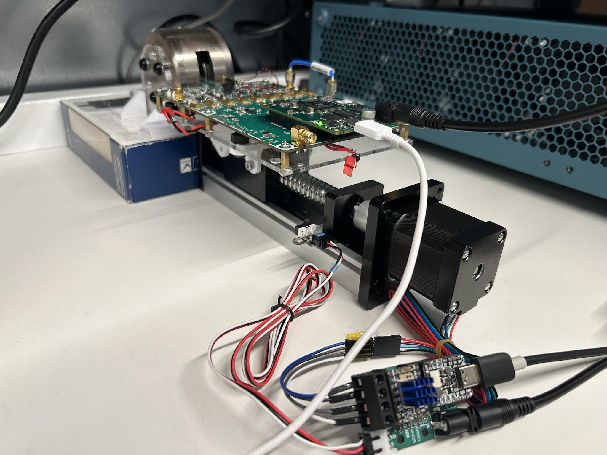EPR positioning system in its lab setup